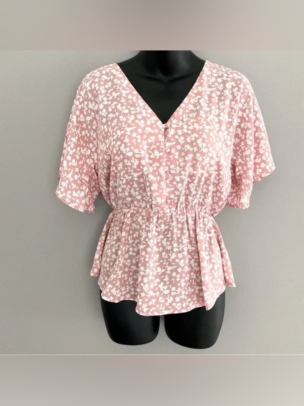 Sienna Sky XS Women's Blush Floral V-Neck Peplum Blouse Elastic Waist Like New
